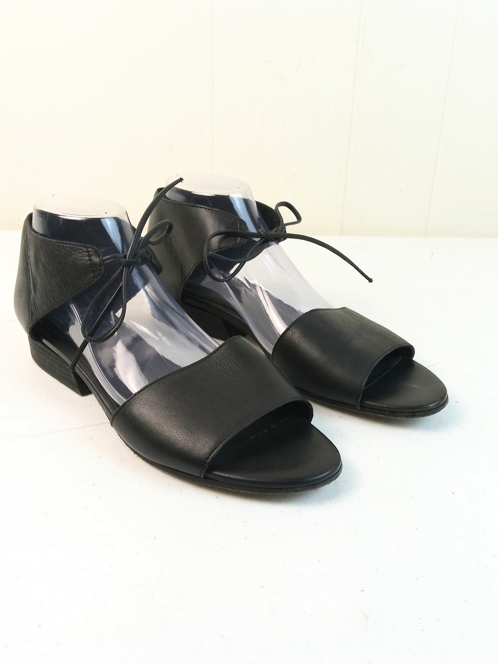 Eileen Fisher Tie Front Leather Sandals Size 10 Black Low Block Heel Open Toe